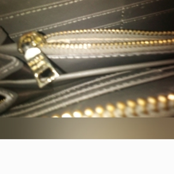 Prada Black Wallet Free Shipping - Picture 2 of 13